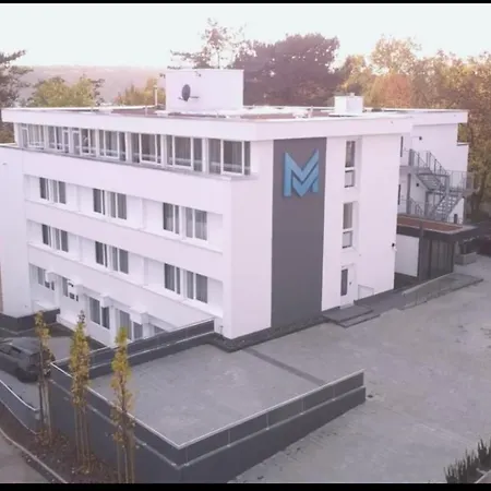 Melvi 3*